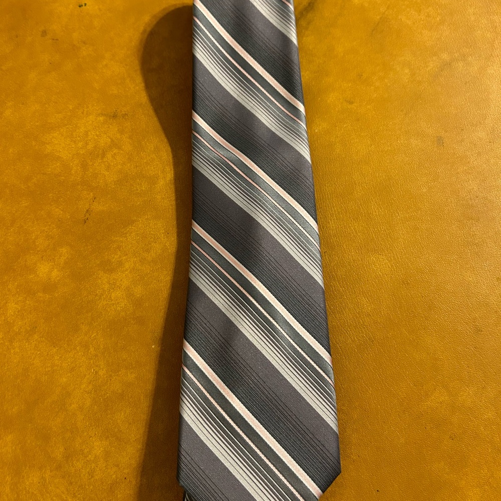 Vintage Beau Brummell Men's Necktie Tie Polyester Gray Silver Pink Stripes Wide